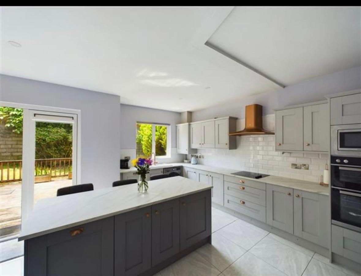 Apartmán Deluxe Dwelling - 15 Mins From Cork City/Airport Exteriér fotografie