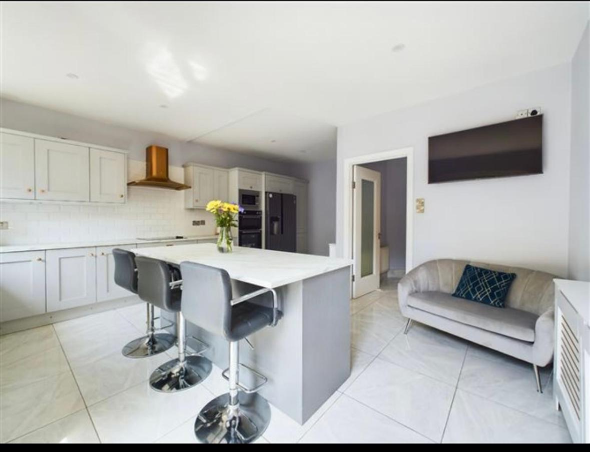 Apartmán Deluxe Dwelling - 15 Mins From Cork City/Airport Exteriér fotografie